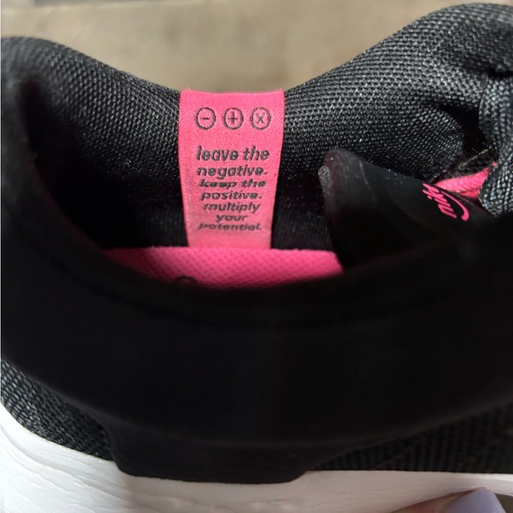 Nike Women’s Black with Pink Accent Athletic Running Shoes - Picture 6 of 9